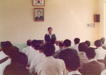 1978. 박기영 교육장님의 이임인사 대표이미지